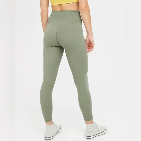 OFFLINE By Aerie Real Me Smocked Leggings Sz S Olive - Picture 2 of 9